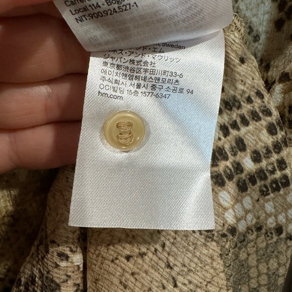 H&M Snake Print Blouse Neutral Animal Print Top Trending Tan Black Size 6 - Picture 11 of 15